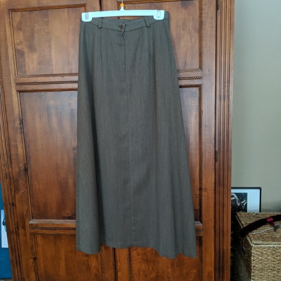 Beautiful A-line Talbot's skirt - Picture 5 of 7